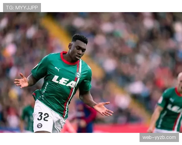 莱万多夫斯基拒绝沙特天价合同,同意降薪留守巴萨至2027年